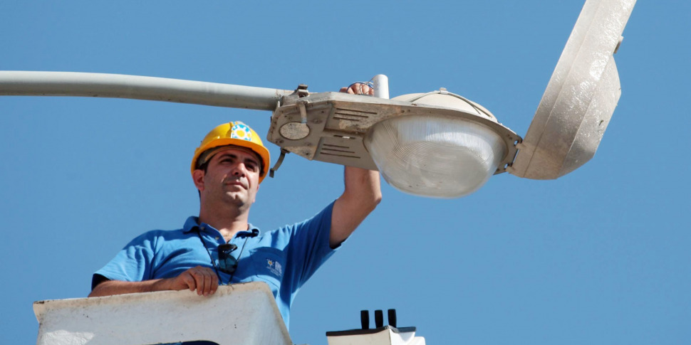 A Palermo ripristinata l'energia elettrica nel quartiere Sperone, al buio dopo il furto di rame