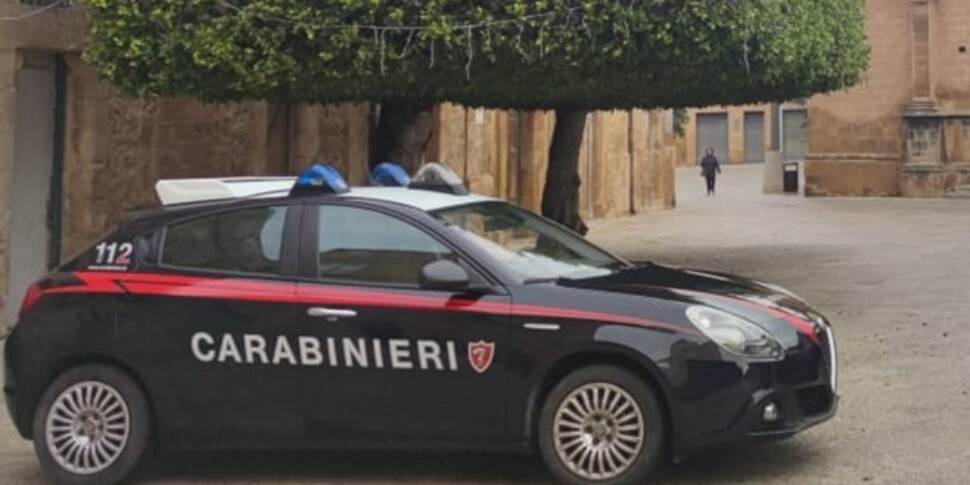 Danneggiato un distributore automatico, si sarebbe impossessato del denaro: arrestato a Triscina