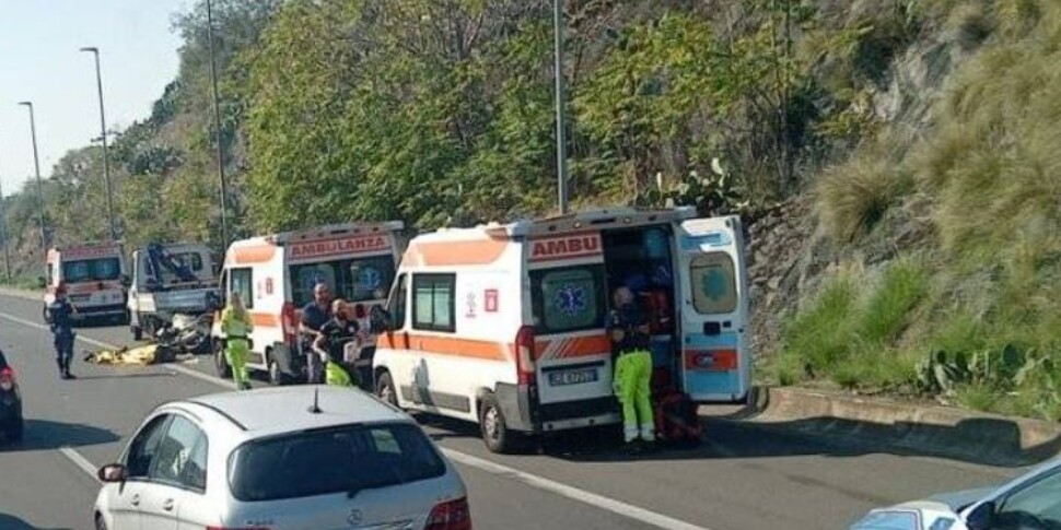 Scontro moto-furgone sulla Tangenziale di Catania, un morto e un ferito