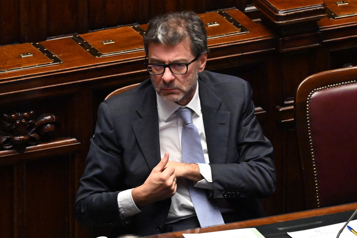 Giorgetti, trattamento 'migliore' sulle spese per i figli