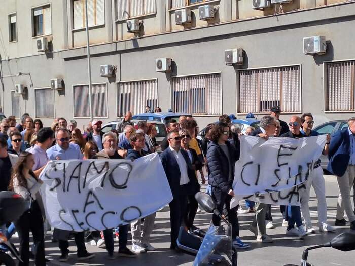 Studenti in corteo contro la crisi idrica a Caltanissetta