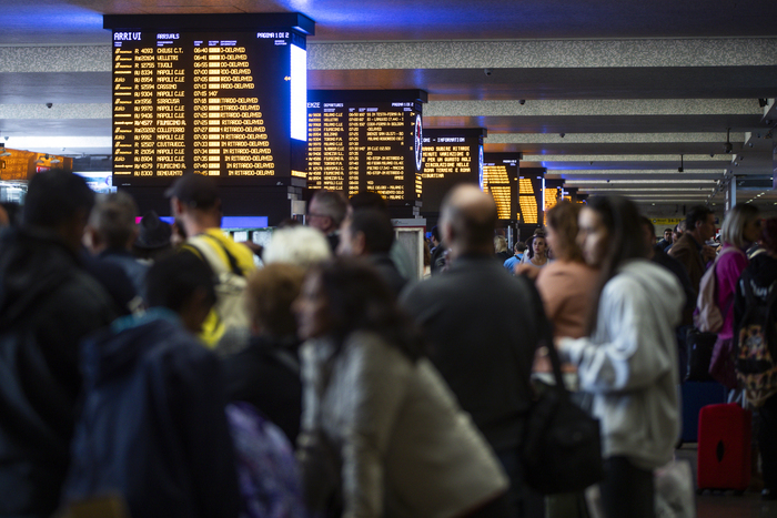 Guasto treni, sospeso contratto con azienda coinvolta