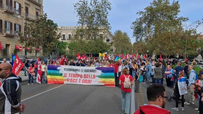 Un migliaio di manifestanti sfila a Palermo per la pace