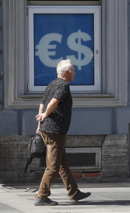 Euro stabile in avvio di giornata a 1,0818 dollari