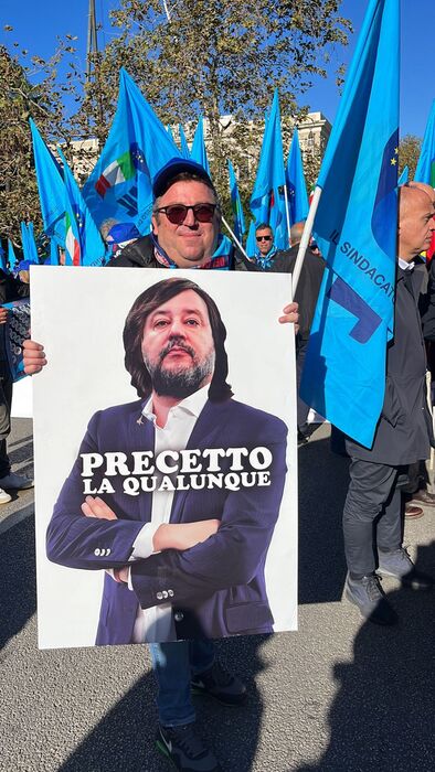 Cgil e Uil in piazza a Palermo, 'siamo 10 mila'