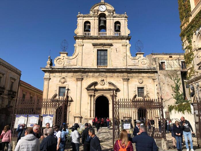 Folla in chiesa a Lentini per l'ultimo saluto a Margaret