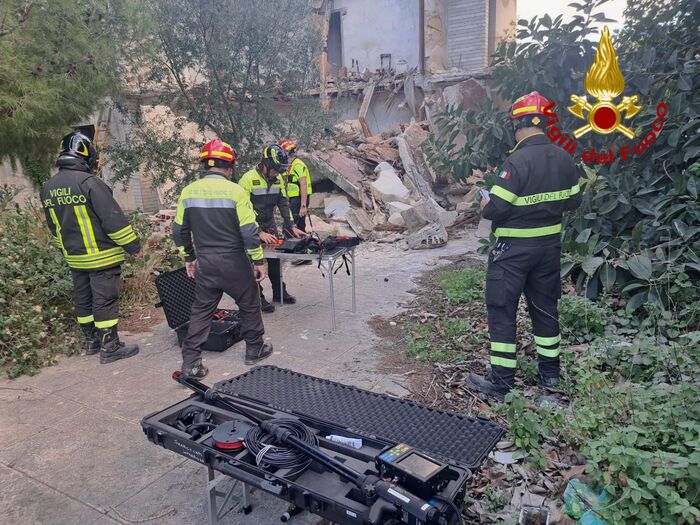 Crollo di una palazzina disabitata nel Palermitano