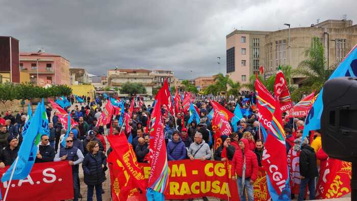 Eni-Versalis: corteo di protesta di Cgil e Uil a Priolo