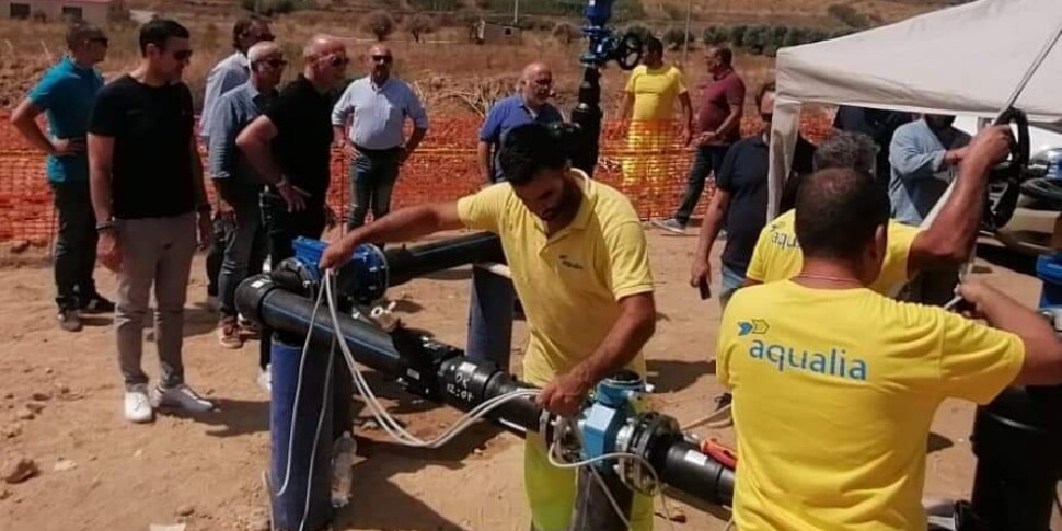 Acqua dai silos a Caltanissetta, approvvigionamento con i bidoni