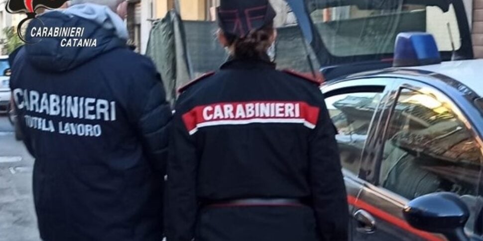 In nero due lavoratori su tre, denunciato un ristoratore di Aci Catena