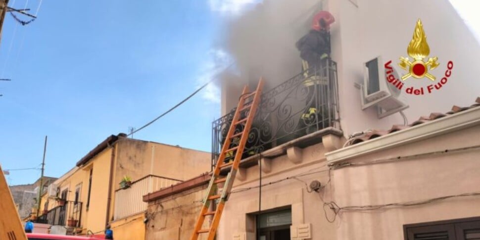 Incendio in un'abitazione a Chiaramonte Gulfi, tanta paura ma nessun ferito