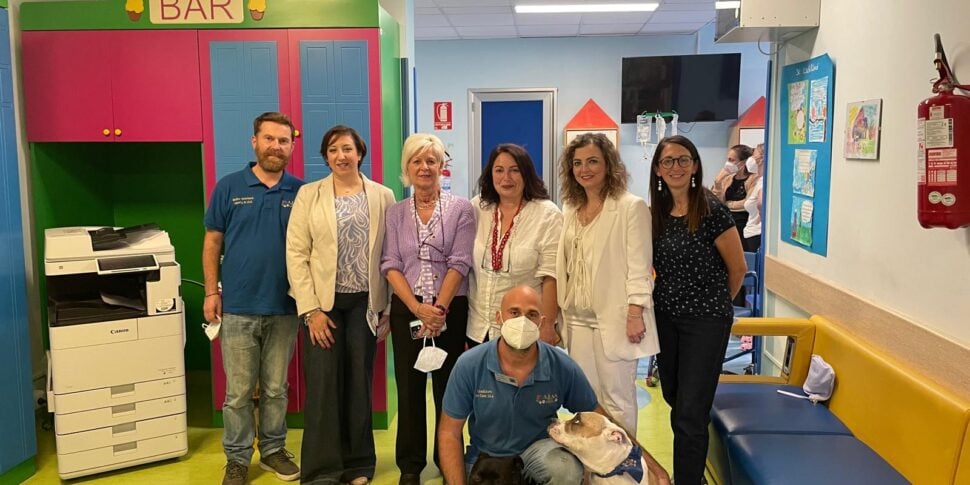 Ospedale dei Bambini di Palermo, la pet-terapy per i piccoli pazienti ricoverati nel reparto oncoematologia pediatrica