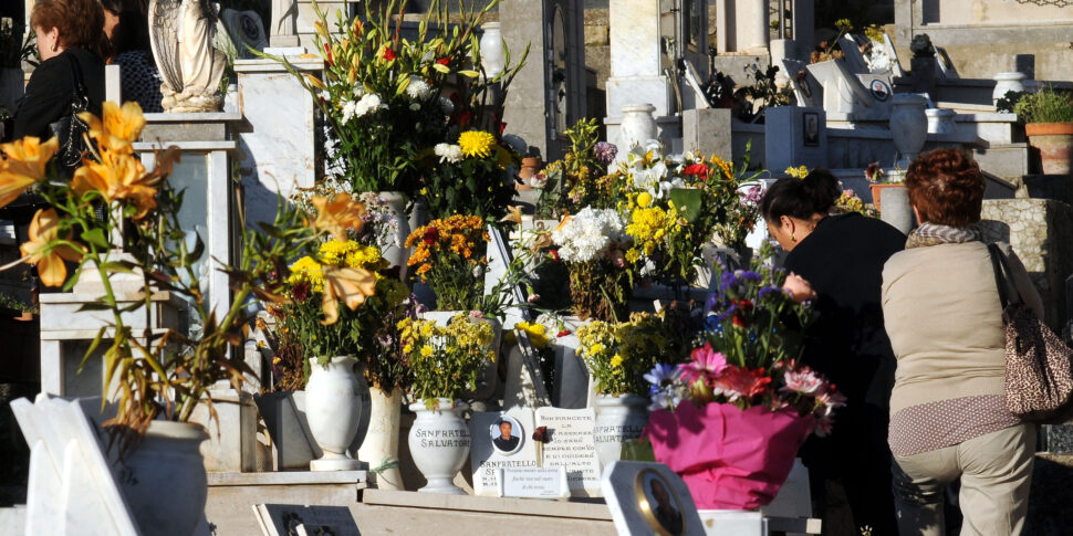 Palermo, cimiteri tirati a lucido per la commemorazione dei defunti: cancelli aperti fino al tramonto