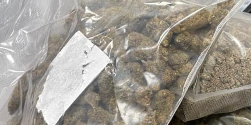 Siracusa, vuole spedire un chilo di droga in Svezia: scoperto e arrestato