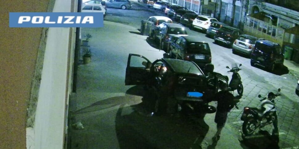 Sull'auto di una persona deceduta carica uno scooter rubato, denunciato a Catania