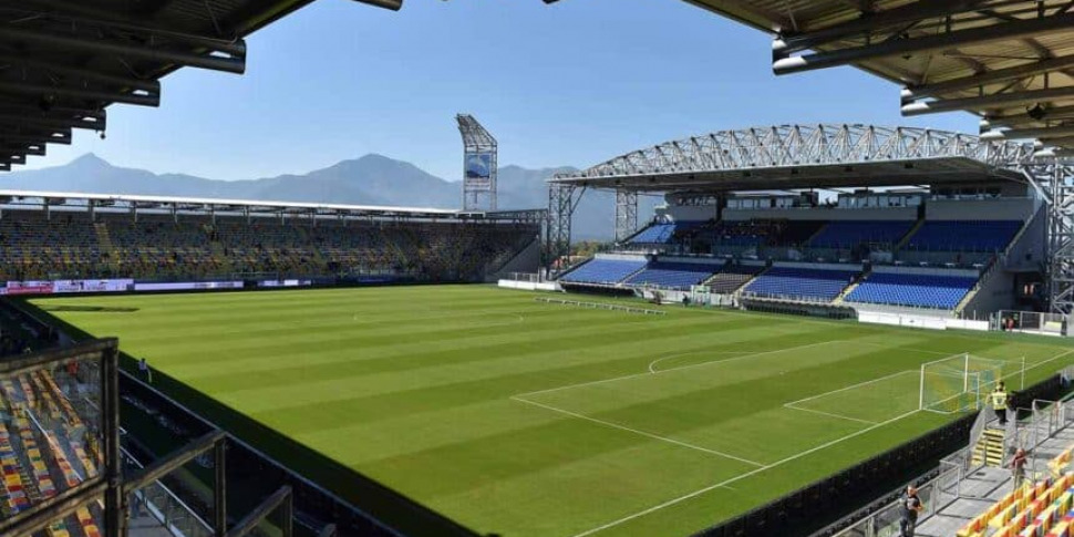 Un ultras del Palermo scoperto con il fumogeno, denunciato a Frosinone