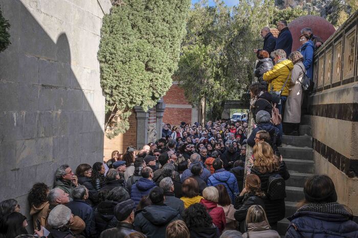 Tutti in fila per il mausoleo dei Florio