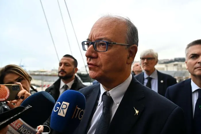 Open Arms: ministro Valditara tra il pubblico al bunker