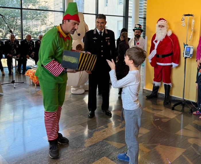 Carabinieri consegnano doni a bambini ospedale Palermo