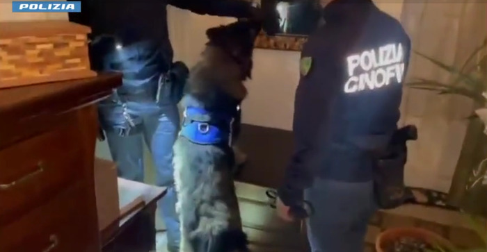 In pub con la marijuana, barman arrestato per spaccio a Catania