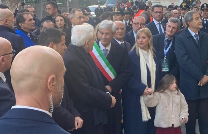 Mattarella inaugura scuola ristrutturata, la frequentò Baudo