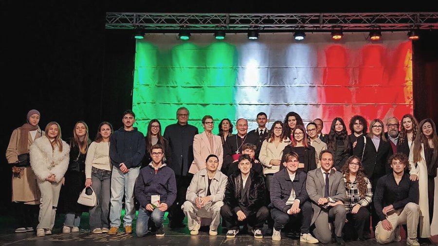 Castelvetrano, copia Costituzione a neo diciottenni