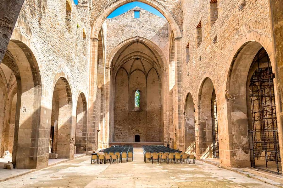 Un’Architettura Incompiuta ma Affascinante