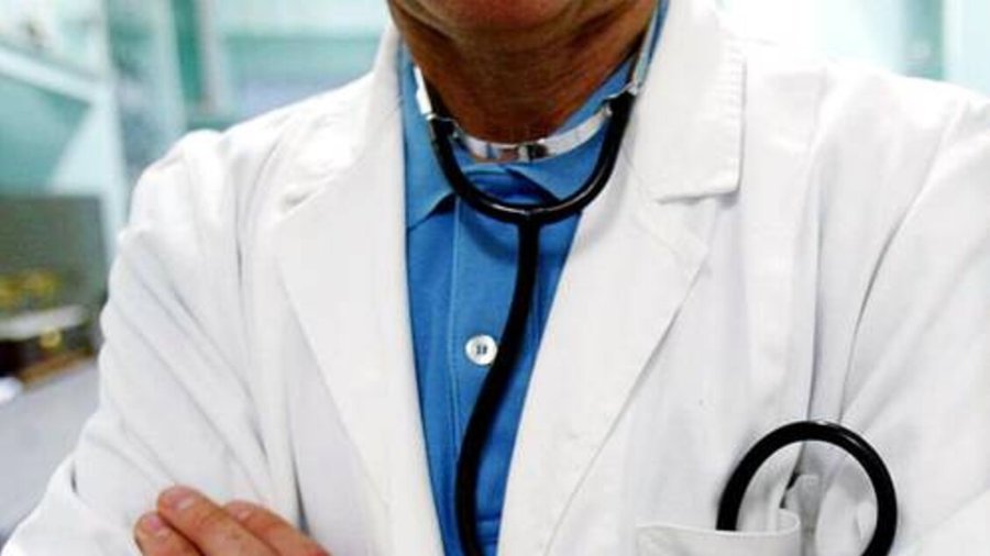 Crisi epilettica dopo che picchia medico, vittima lo soccorre