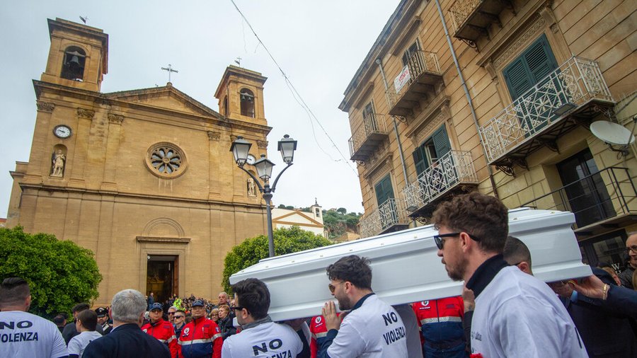 I funerali di Sara Campanella, l'universitaria uccisa a Messina